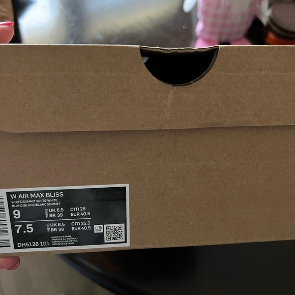 Brand new in box Nike Air Max pure white Nikes Women’s size 9 - Picture 8 of 9